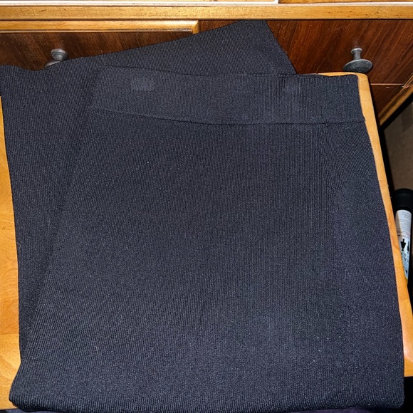 Babaton thick knit midi skirt xxs - Picture 2 of 2